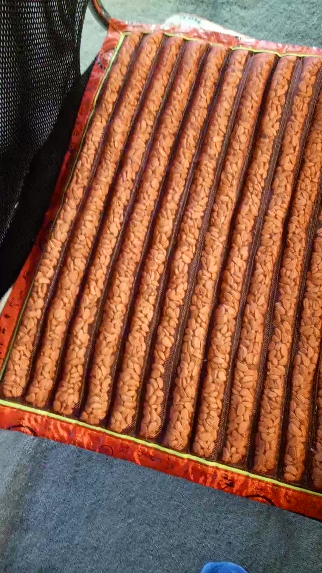 久创汽车坐垫夏季山楂籽坐垫汽车凉垫小方垫单个装颜色随机发