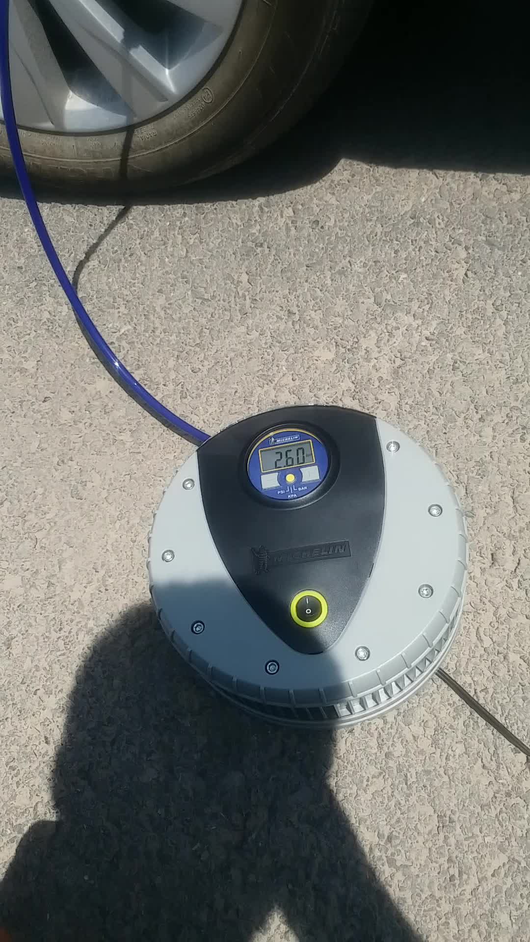 车载充气泵预设胎压数显电动打气筒小型便携式无线锂电汽车摩托车