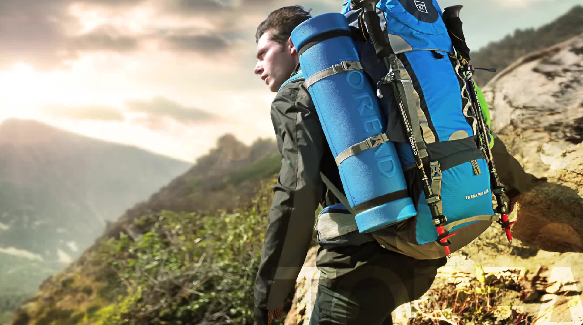 探路者户外60升旅行背包户外登山包双肩背包男女防水罩防雨罩一体成型